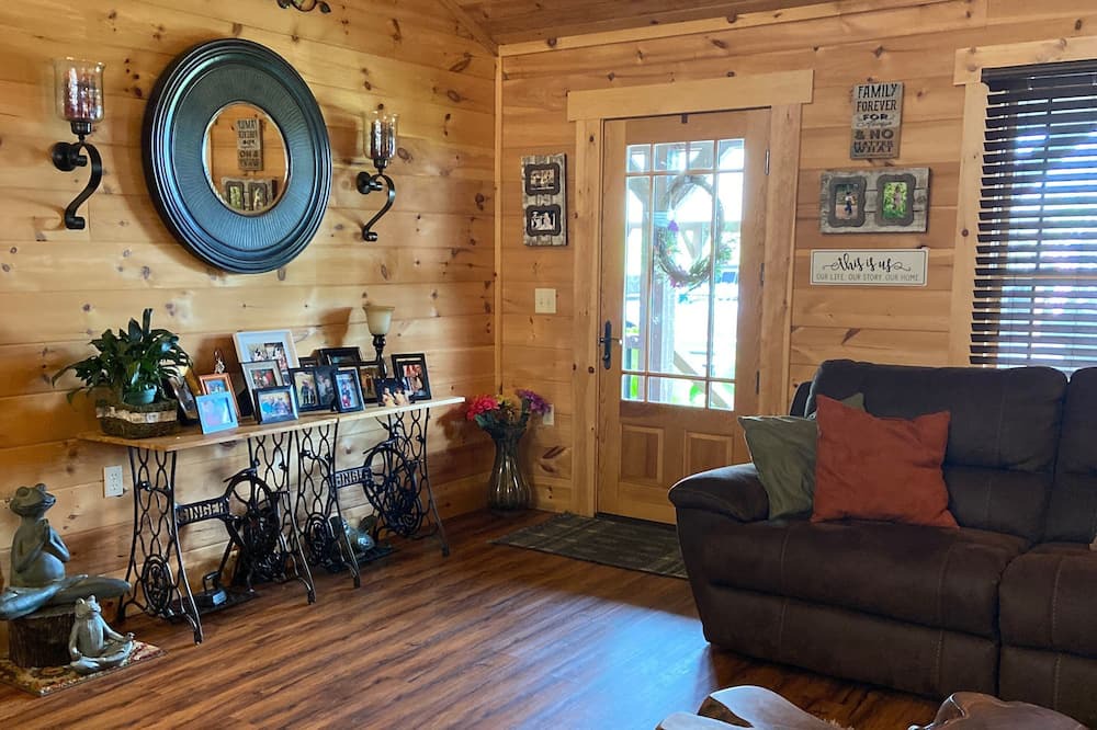 Photo of Livingroom in Shiloh