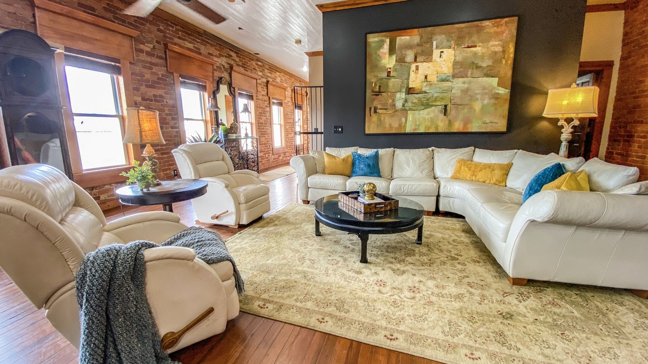 Photo of Livingroom in Enterprise
