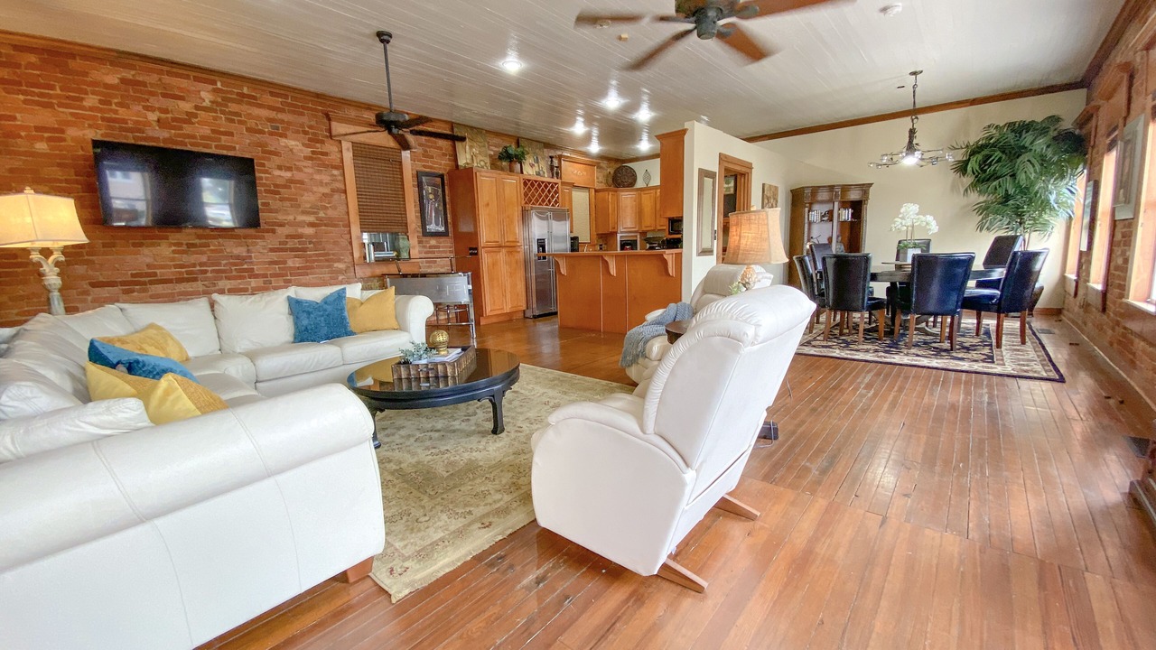 Photo of Livingroom in Enterprise