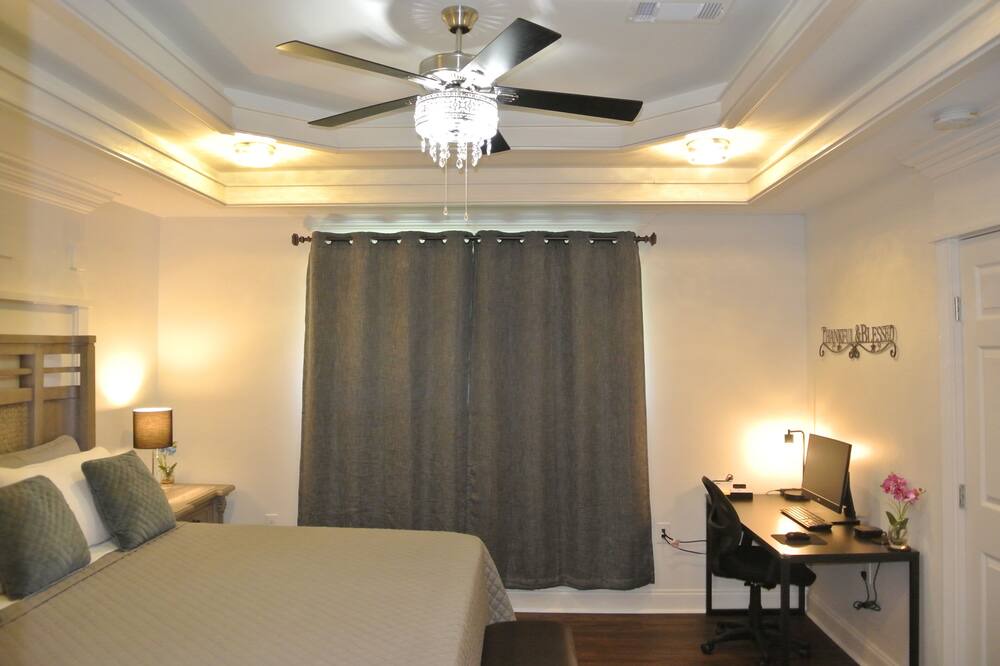 Photo of Bedroom in Little Woods