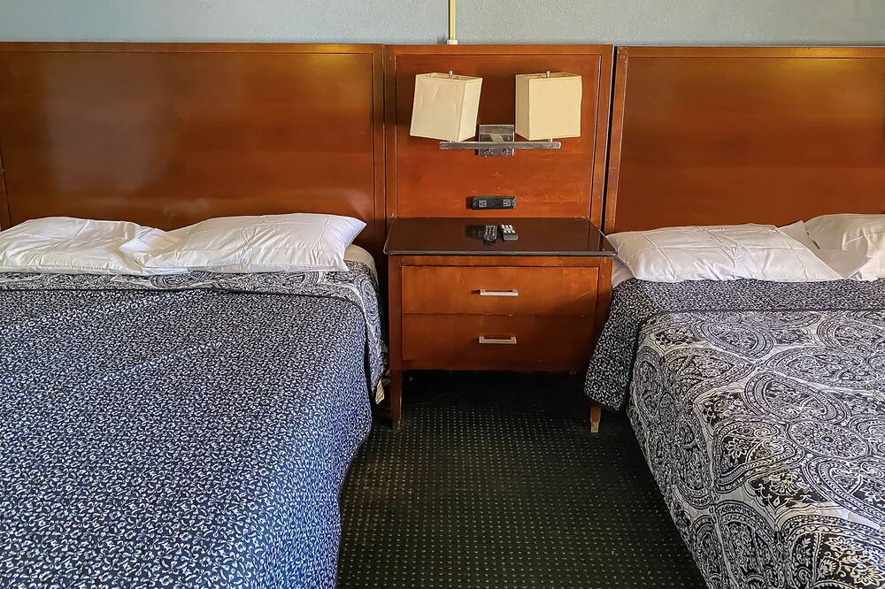 Photo of Bedroom in Tallassee