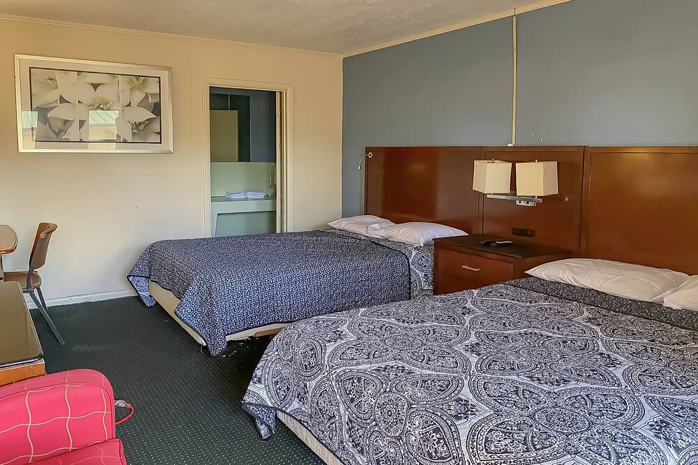 Photo of Bedroom in Tallassee