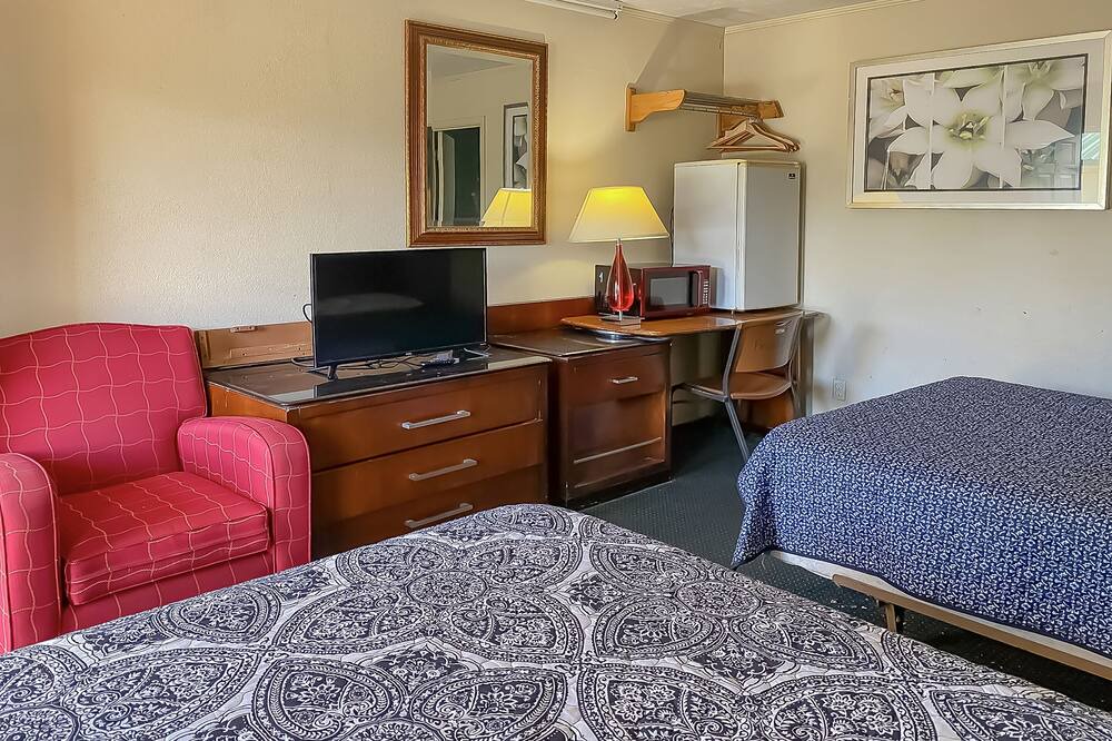 Photo of Bedroom in Tallassee