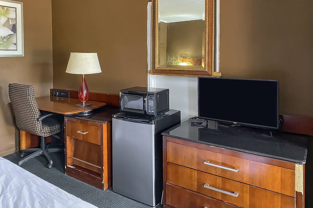 Photo of Bedroom in Tallassee
