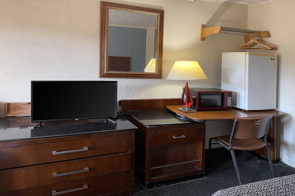 Photo of Bedroom in Tallassee
