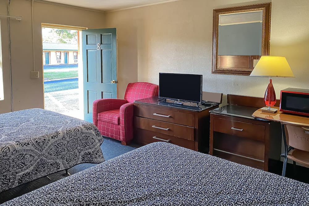 Photo of Bedroom in Tallassee