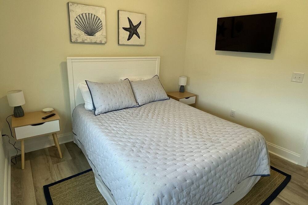 Photo of Bedroom in Waveland