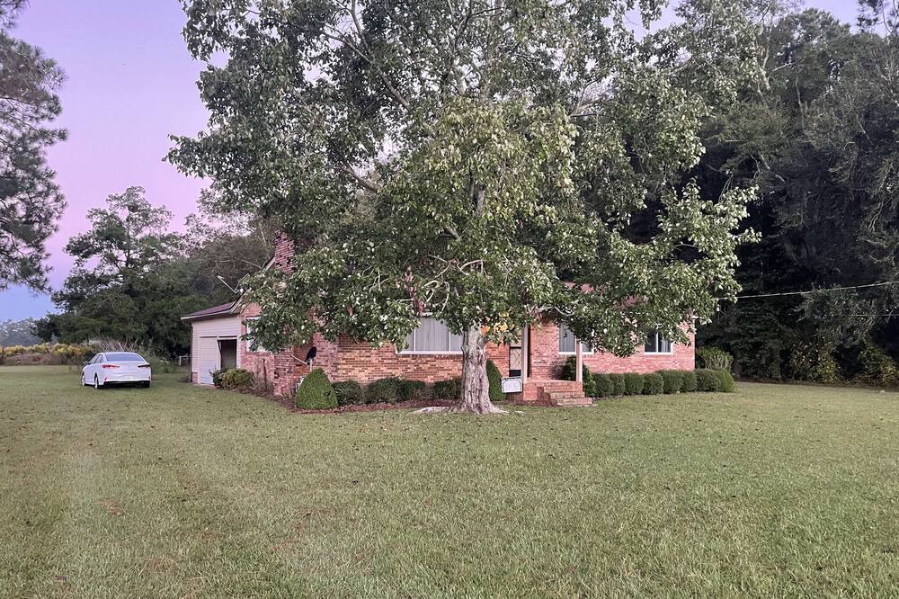 Photo of Outdoor in Pelham