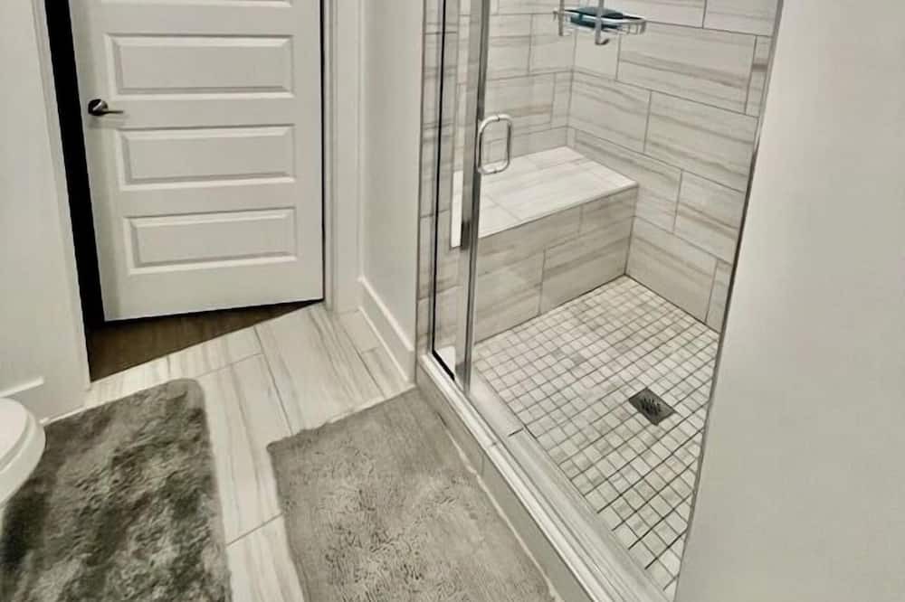 Photo of Bathroom in North Decatur