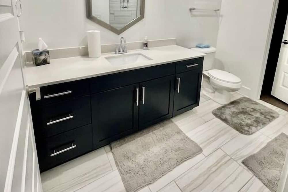 Photo of Bathroom in North Decatur