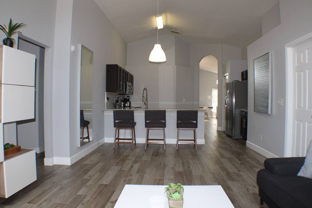 Photo of Livingroom in Four Corners