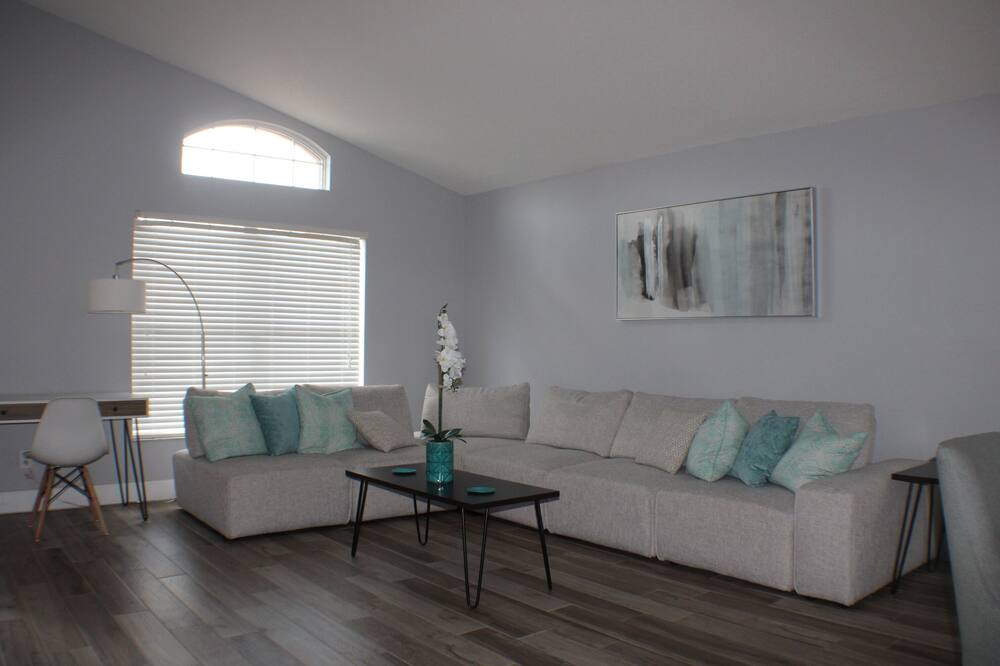 Photo of Livingroom in Four Corners