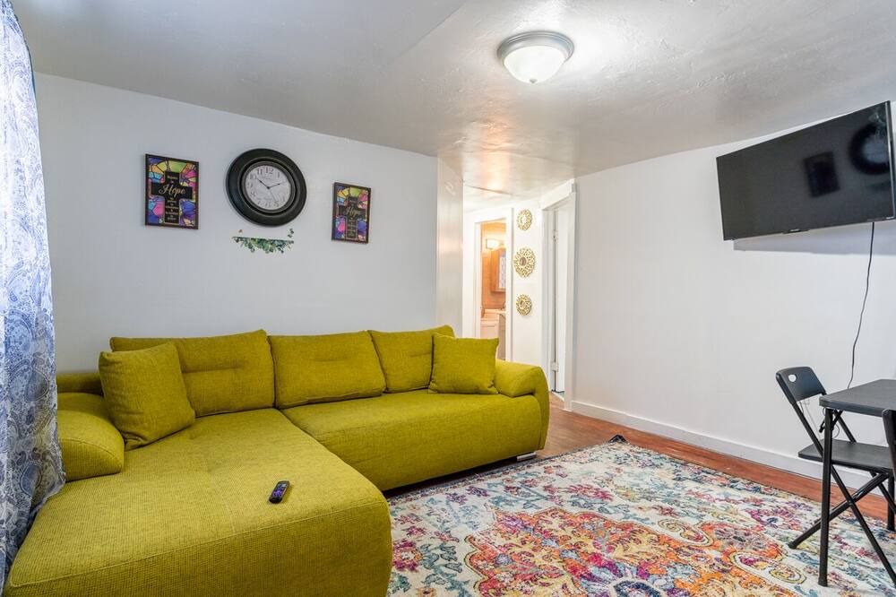 Photo of Livingroom in Jacksonville