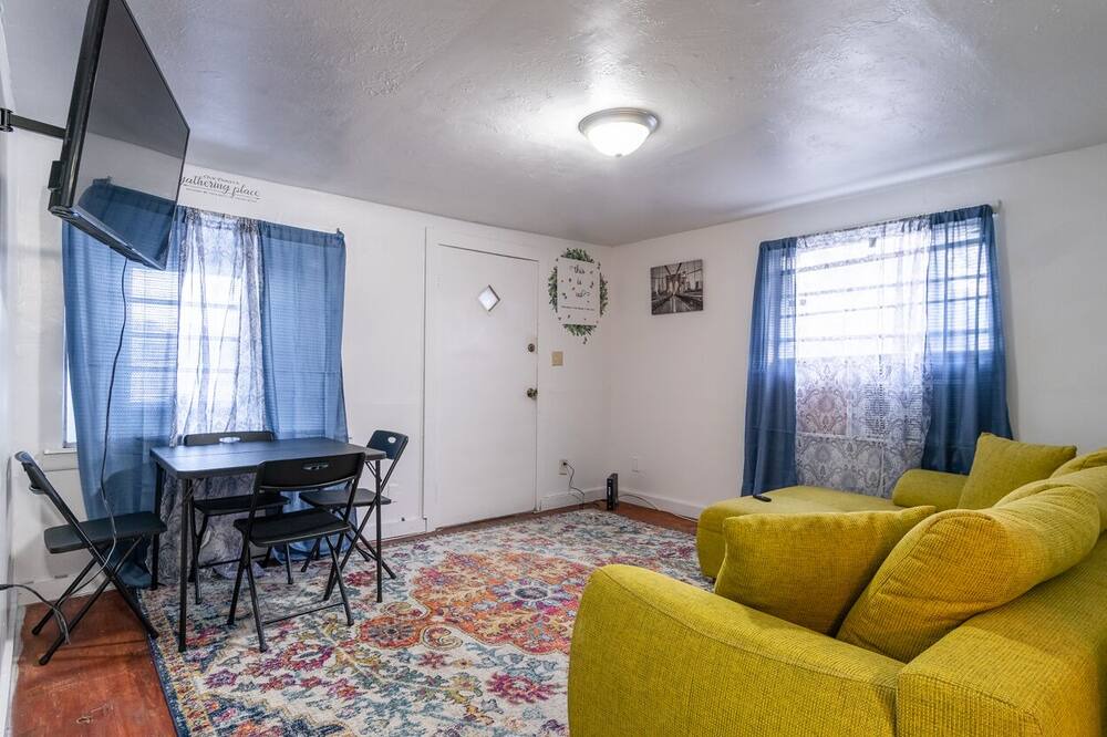 Photo of Livingroom in Jacksonville