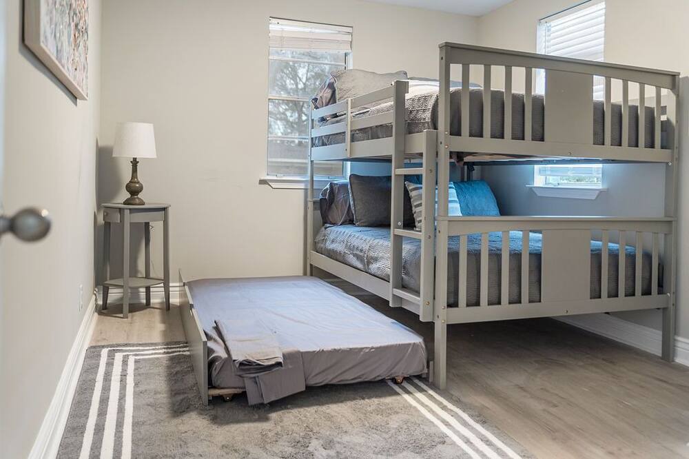 Photo of Bedroom in Theodore