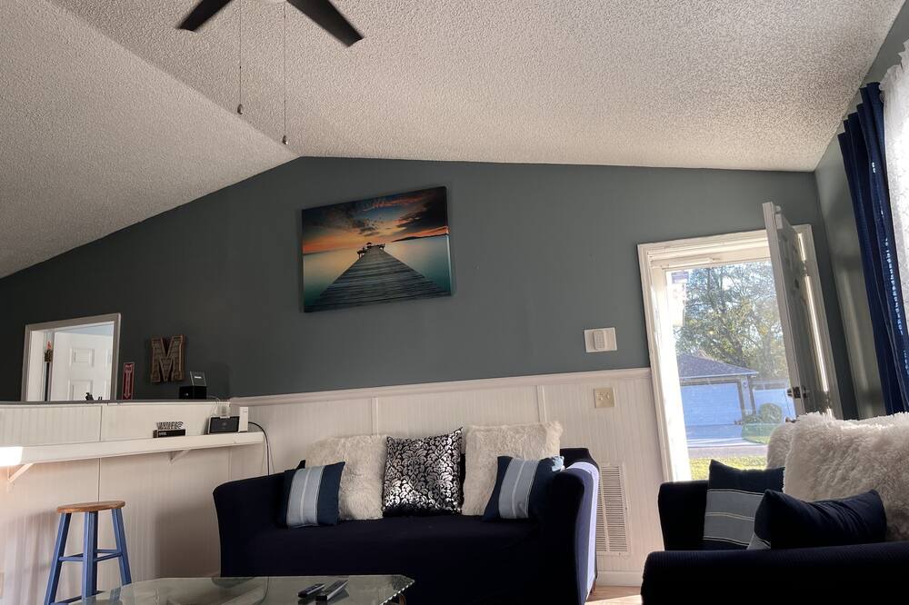 Photo of Livingroom in Northside