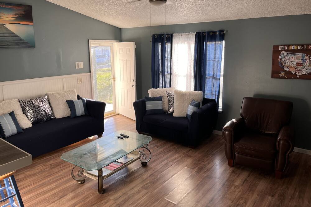 Photo of Livingroom in Northside