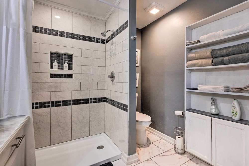 Photo of Bathroom in Saint Elmo