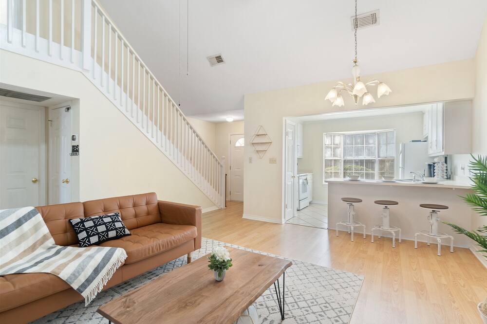 Photo of Livingroom in Daphne