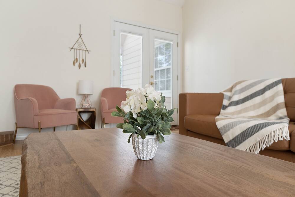 Photo of Livingroom in Daphne