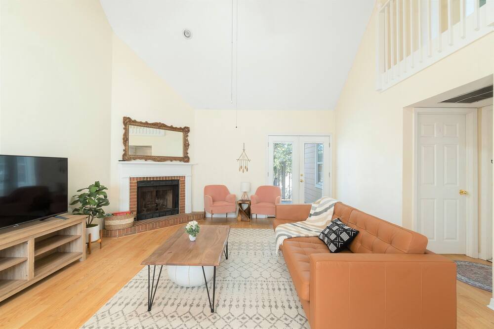 Photo of Livingroom in Daphne