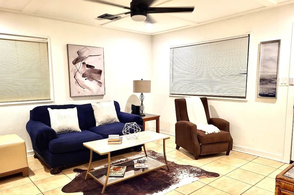 Photo of Livingroom in Montgomery