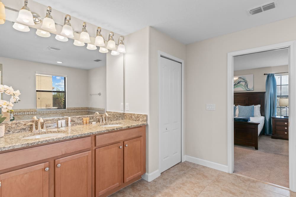 Photo of Bathroom in Davenport