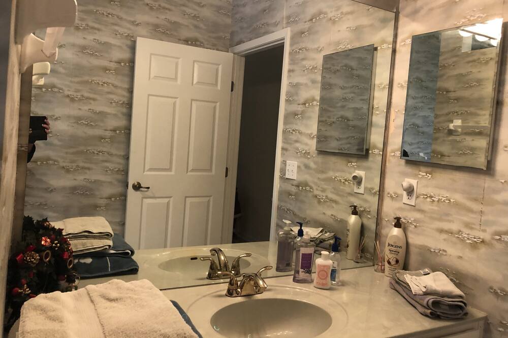 Photo of Bathroom in Latrium