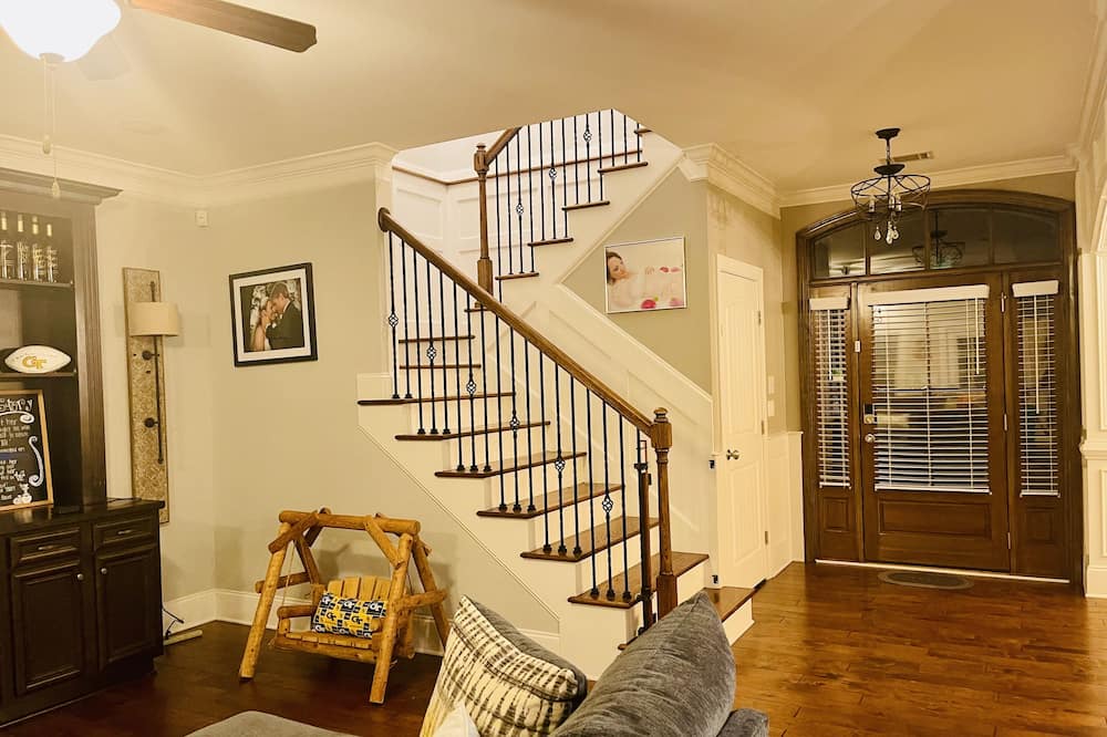 Photo of Livingroom in Canterbury Farms