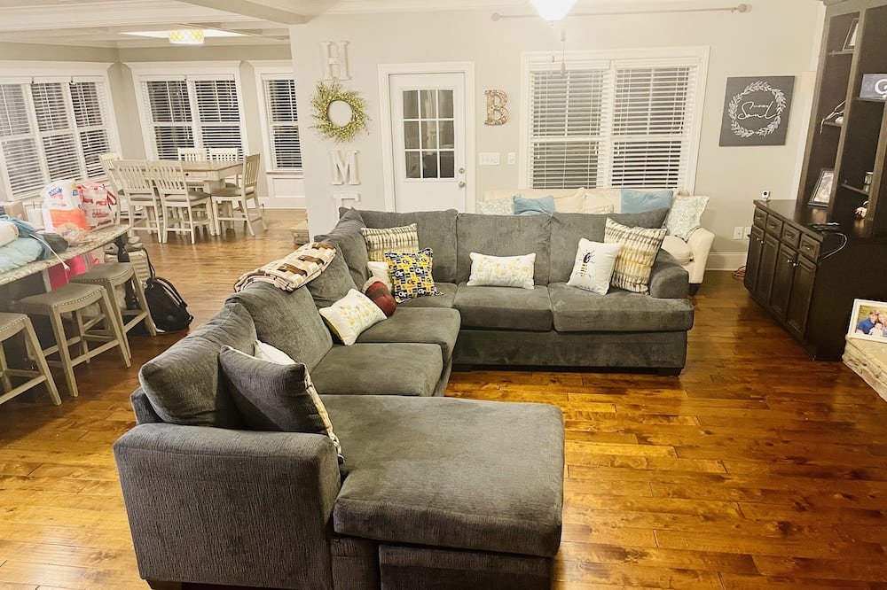Photo of Livingroom in Canterbury Farms