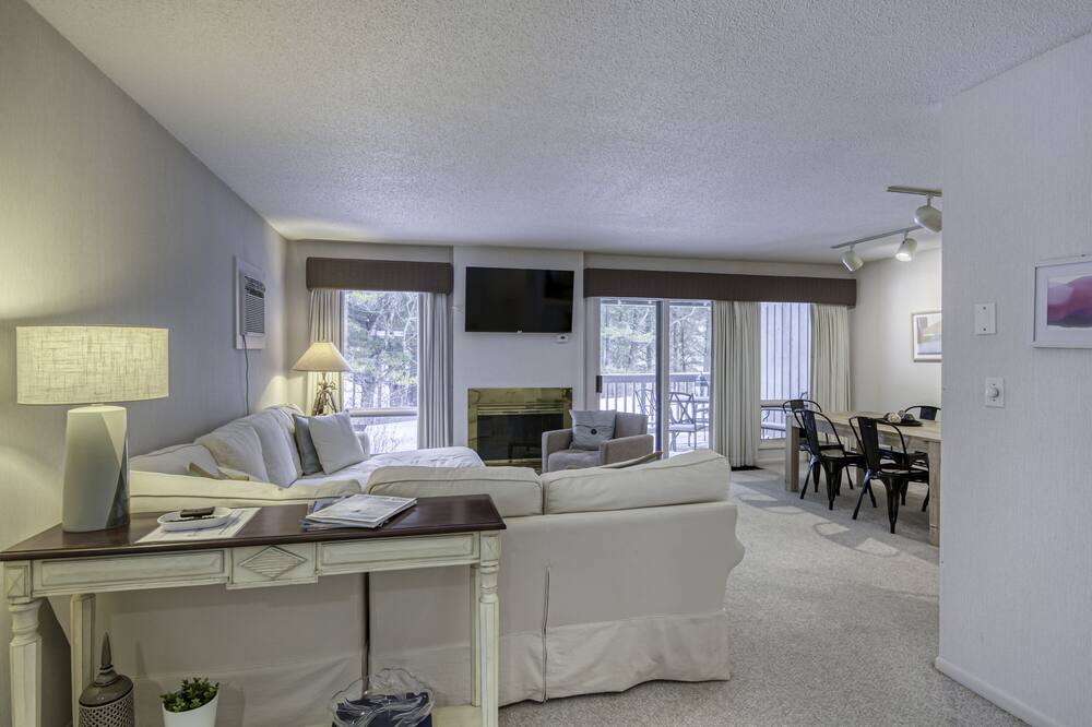 Photo of Bedroom in Acme