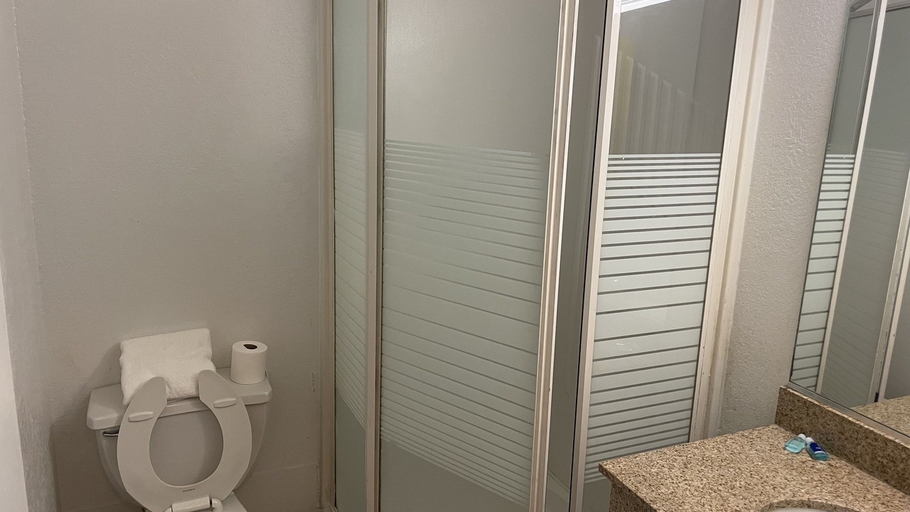 Photo of Bathroom in Gunter Afs