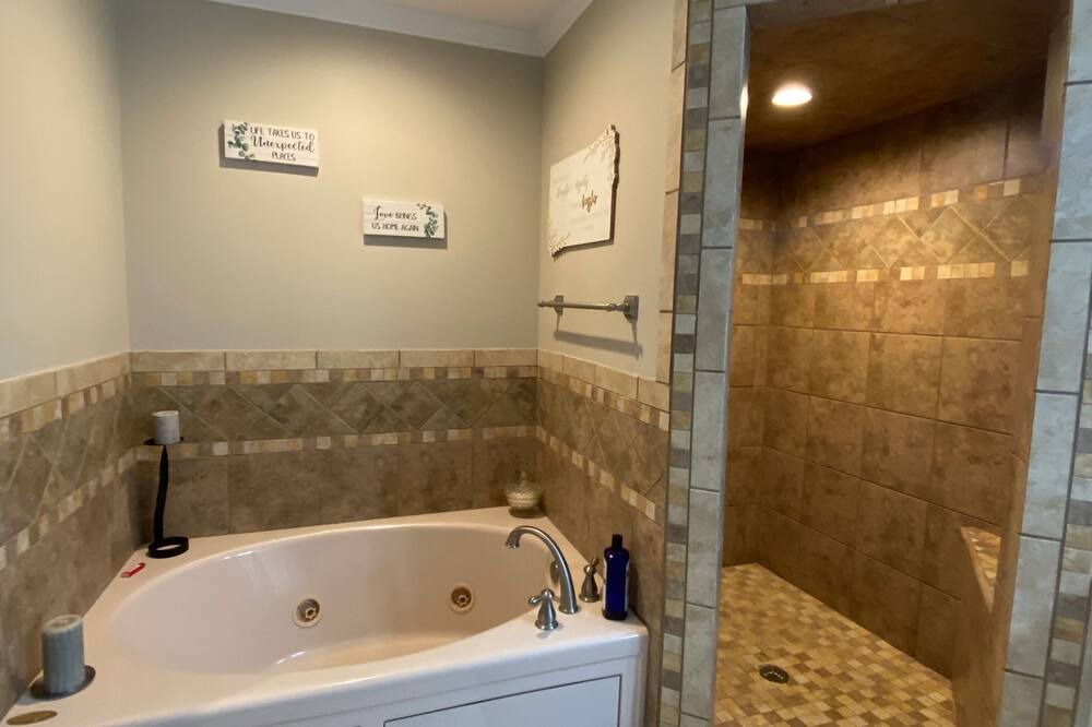 Photo of Bathroom in Enterprise