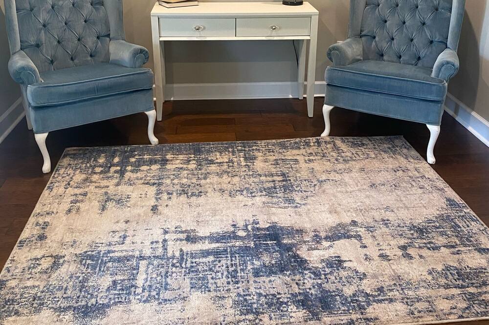 Photo of Livingroom in Enterprise