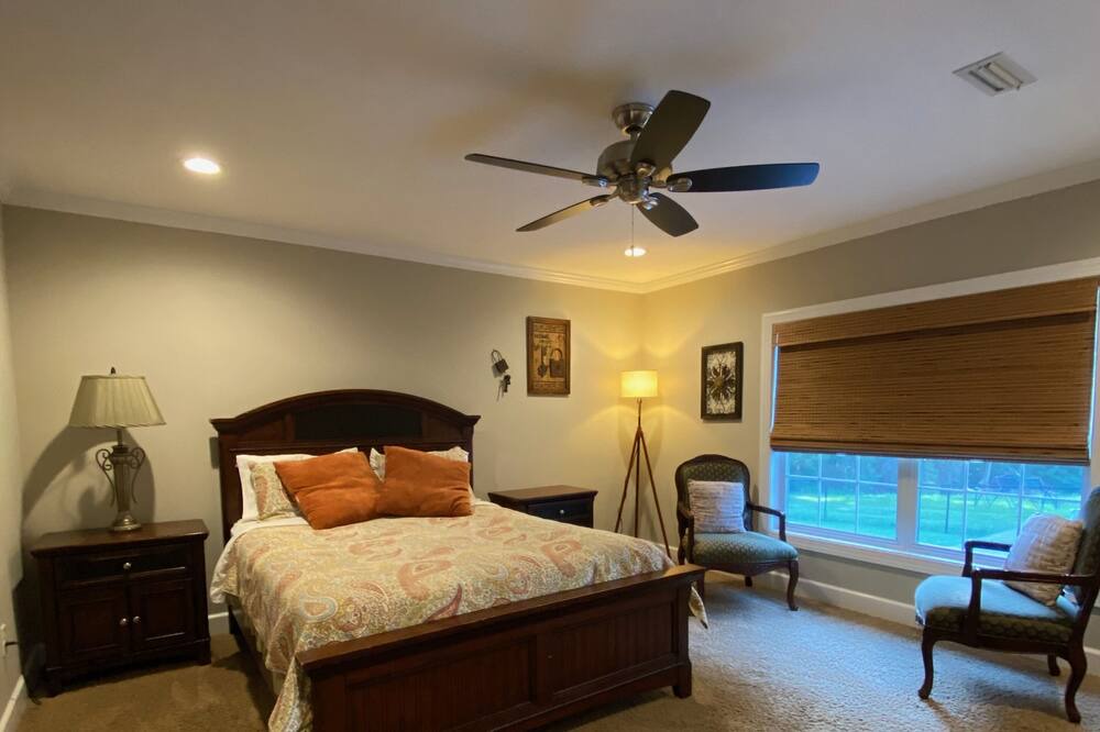 Photo of Bedroom in Enterprise