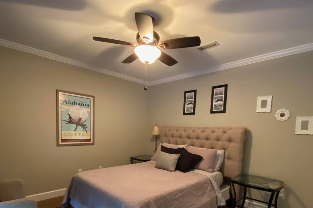 Photo of Bedroom in Enterprise