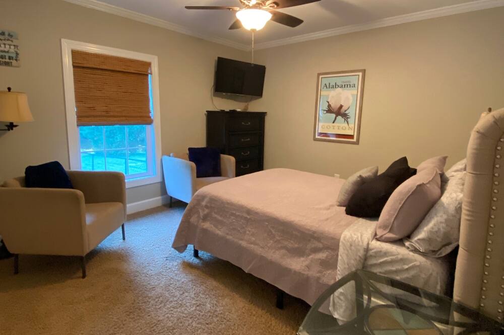 Photo of Bedroom in Enterprise