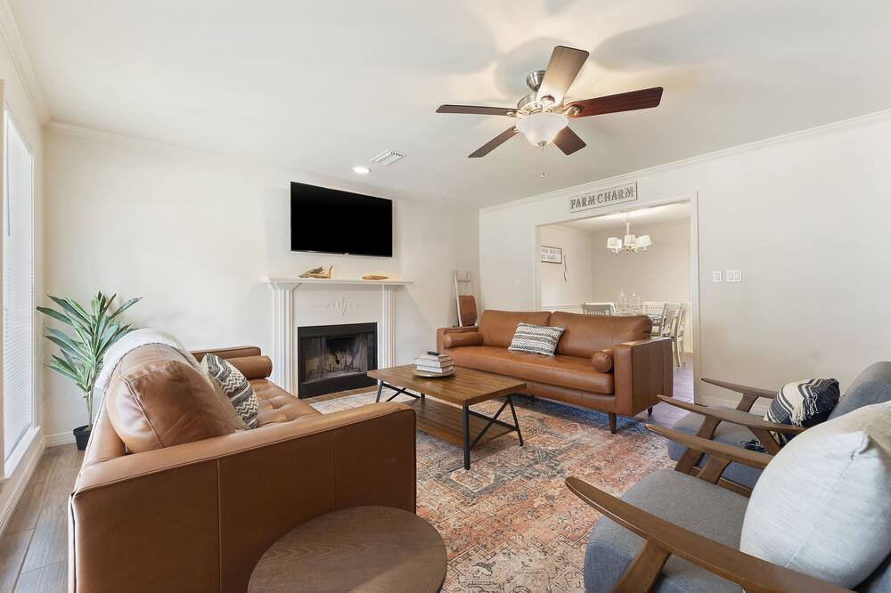 Photo of Livingroom in Daphne