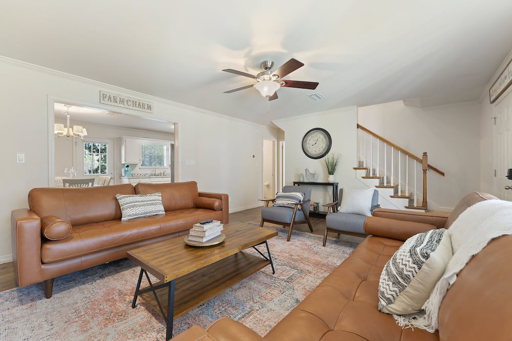 Photo of Livingroom in Daphne