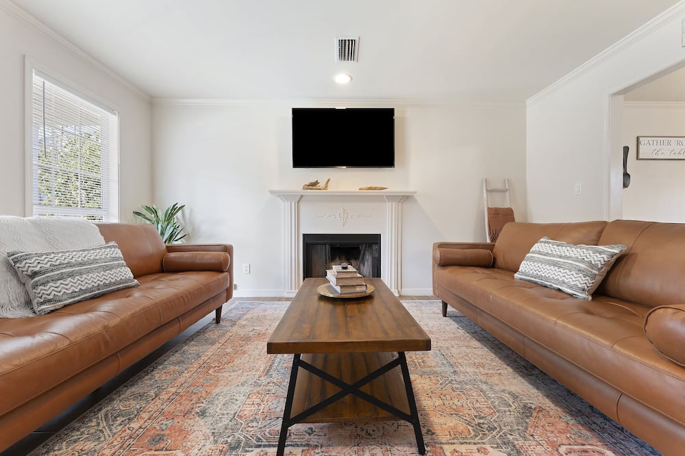Photo of Livingroom in Daphne