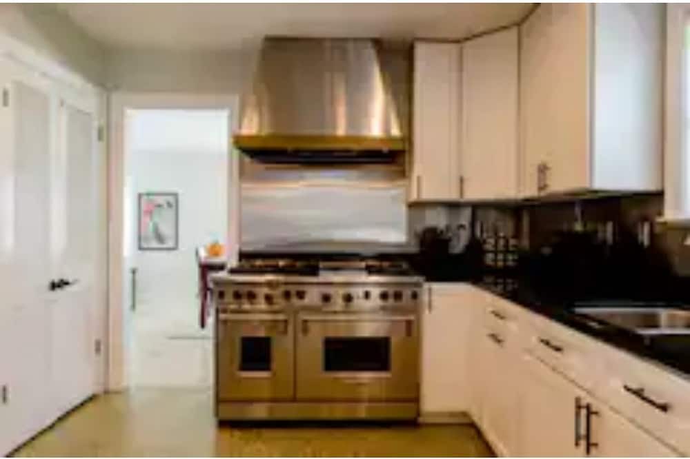 Photo of Kitchen in Lake Terrace & Oaks