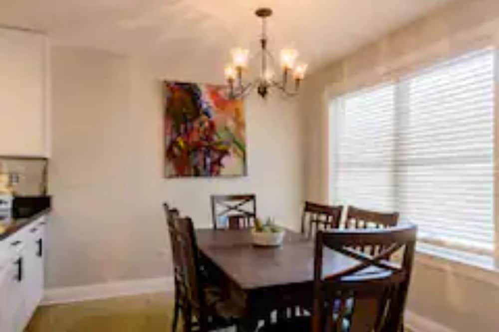 Photo of Kitchen in Lake Terrace & Oaks
