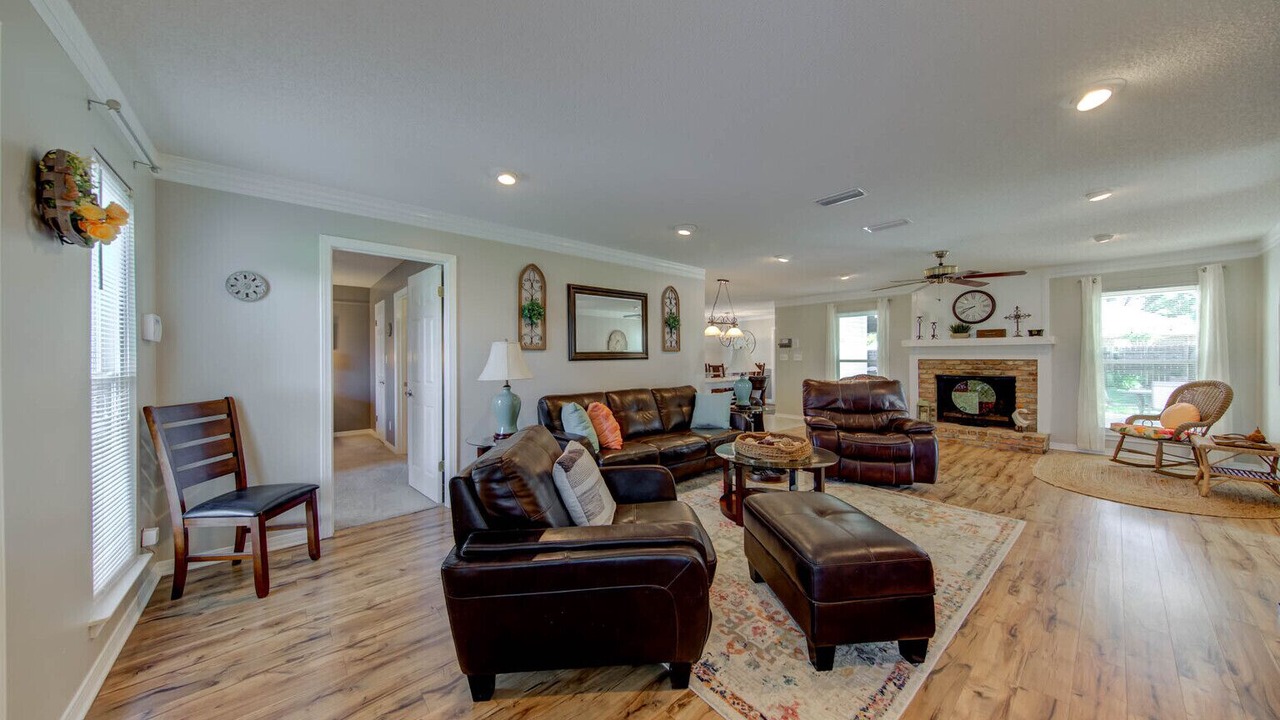 Photo of Livingroom in Foley