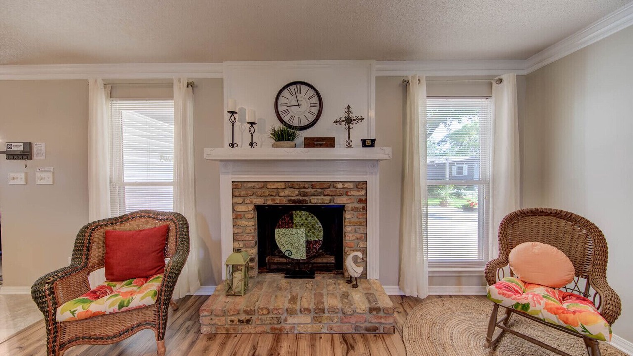 Photo of Livingroom in Foley
