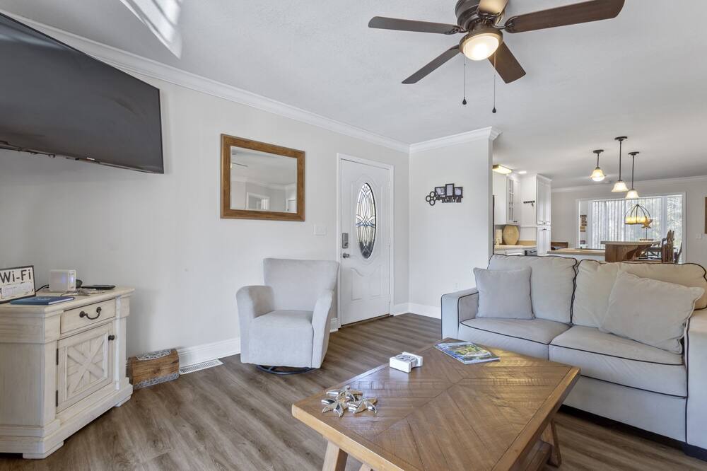 Photo of Livingroom in Gulf Hills