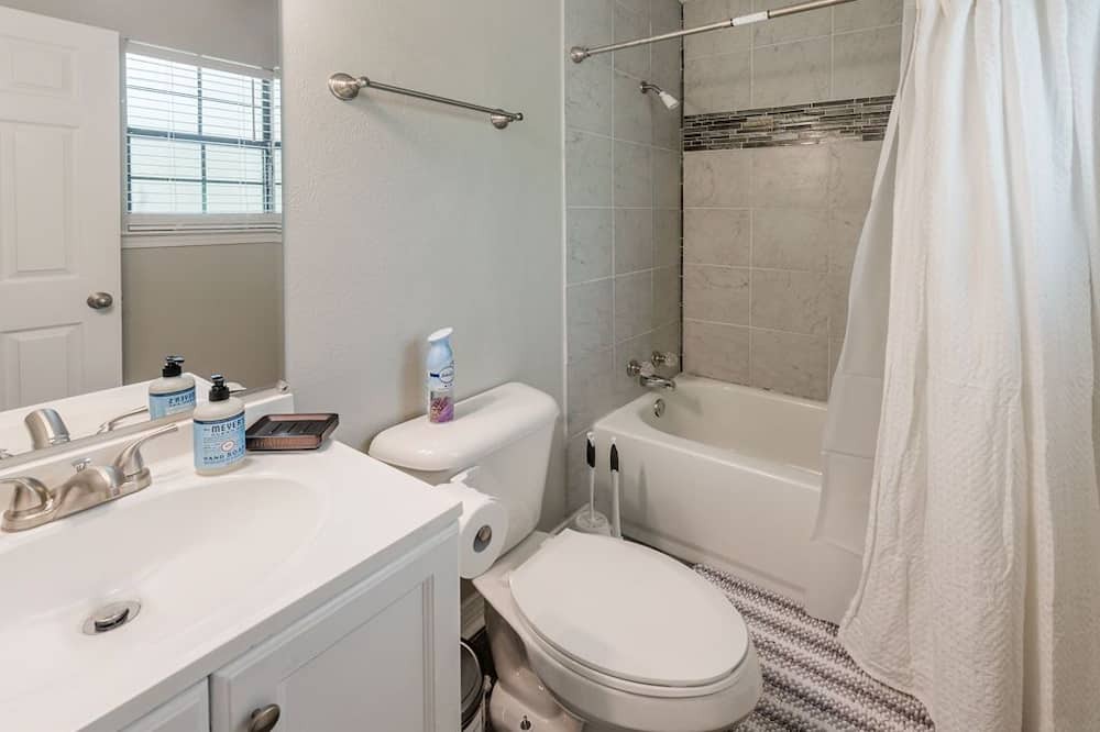 Photo of Bathroom in Saint Elmo