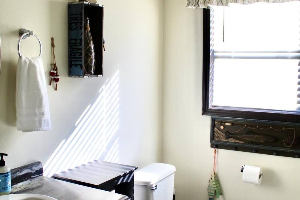 Photo of Bathroom in Elberta