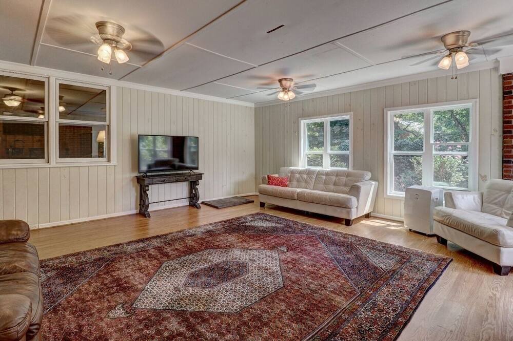 Photo of Livingroom in Woodland