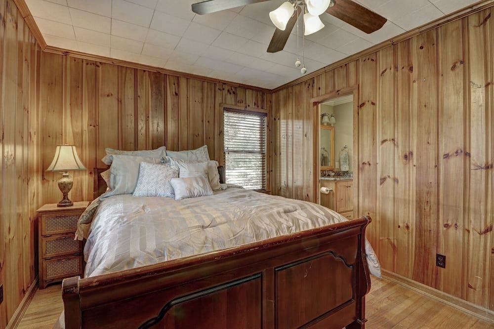 Photo of Bedroom in Woodland