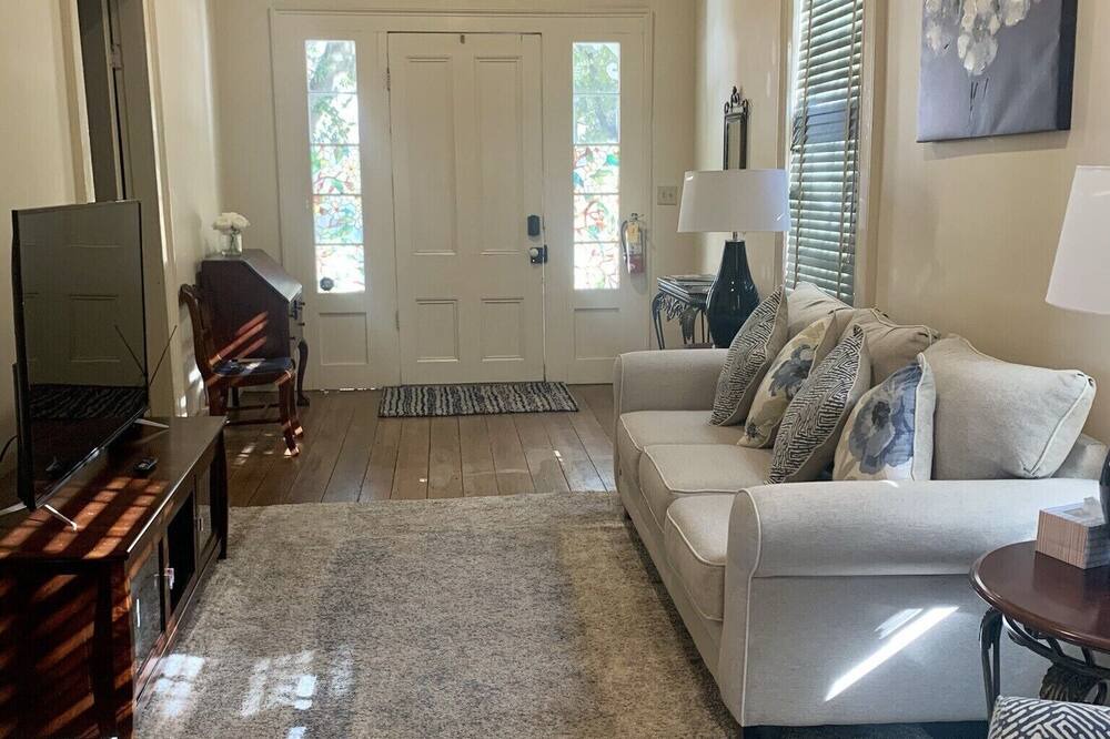 Photo of Livingroom in Montgomery